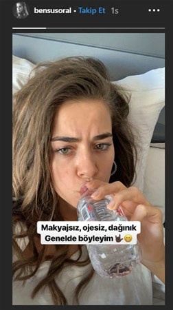 Bensu Soral fotoğrafa "Makyajsız, ojesiz, dağınık... Genelde böyleyim!" notunu düştü.