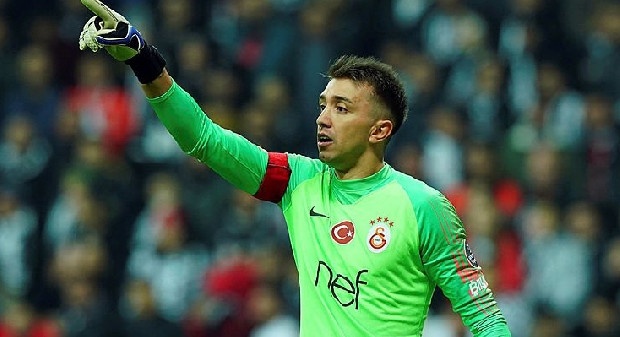 Direct TV’ye konuşan Muslera, “Bir gün Nacional’a dönmeyi elbette düşünüyorum. Kariyerimin başladığı yerde futboldan emekli olmak istediğimi her zaman söyledim” diye konuştu.
