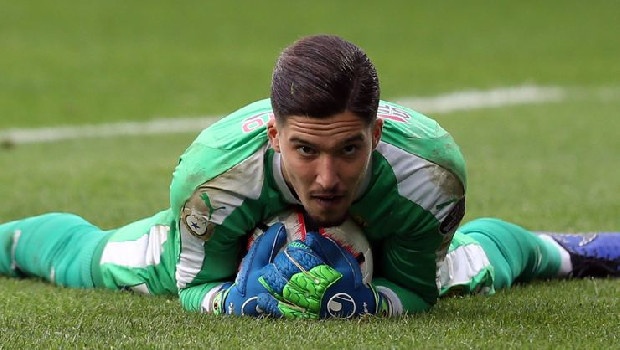 Fenerbahçe’de teknik direktör Ersun Yanal, Ankaragücü’nün genç file bekçisi Altay Bayındır’la görüştü. 21 yaşındaki eldiven, Kanarya’ya gelmeye son derece sıcak bakarken, iş artık kulüplerin anlaşmasına kaldı. (Fanatik)