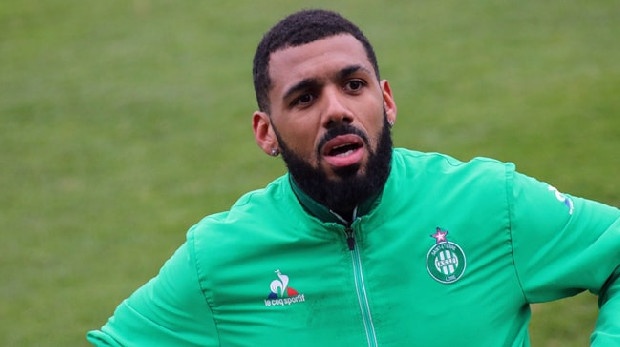 Yann M'Vila ile prensip anlaşmasına varan Fenerbahçe, St. Etienne’in 5 milyon Euro bonservis istemesi üzerine transferi askıya aldı. (Ajansspor)