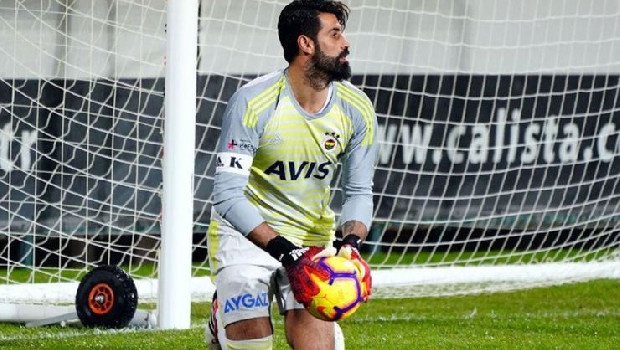 Fenerbahçe’de Volkan Demirel belirsizliği bir türlü bitmedi. Ersun Yanal, kalmasını çok istiyor, Comolli ise buna soğuk bakıyor. (Fanatik)