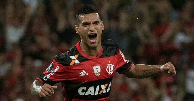 Beşiktaş'ın, Flamengo forması giyen 26 yaşındaki Perulu futbolcu Miguel Trauco ve kulübü ile prensip anlaşmasına vardığı öğrenildi. Peru basını da Miguel Trauco'nun bu gece Flamengo'nun Emelec ile oynayacağı Copa Libertodores maçı sonrası İstanbul'a gideceğini yazdı. (Sabah)