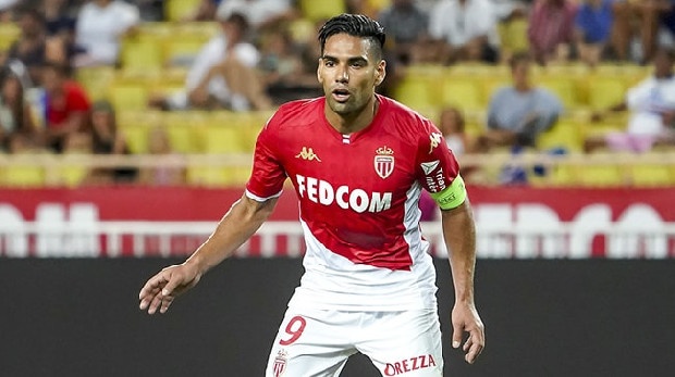 Monaco, Galatasaray’ın peşinde olduğu Kolombiyalı golcünün yerine Romalı forveti almak için harekete geçti. Dzeko, Fransız kulübüne transfer olursa, Falcao için engel kalmayacak. (Star)