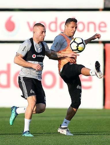 5- Sakatlıklardan bir türlü kurtulamayan Gökhan Töre'ye kendisine çeki düzen vermesi emredilmesi.