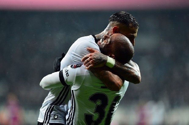 Q7: Portekizliyi eskiden yaşananlar yüzünden istemedi. İlk etapta tercihi Bursaspor’a gelen Dzsudzsak’tı. Çebi’nin tercihi de Macar yıldızdı.