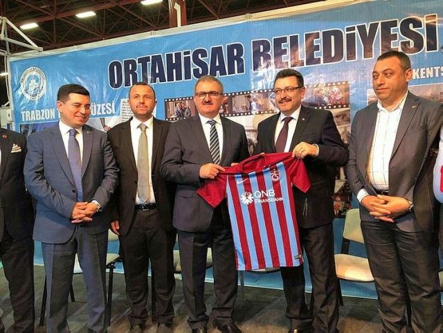 Son olarak Ortahisar Belediye Başkanı Ahmet Metin Genç, Ahmet Ağaoğlu'na koşulsuz destek verilmesi gerektiğini söyledi.