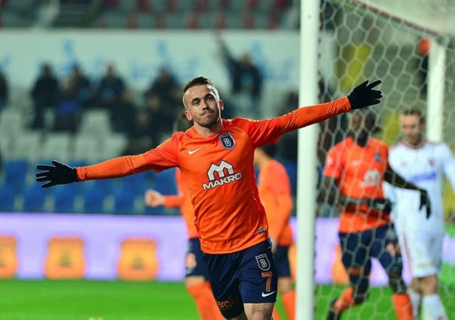 EDIN VISCA
Başakşehir'in resmi tekliflere rağmen Katar ve Sevilla'ya göndermediği Edin Visca, Süper Lig'de yine asist krallığının zirvesinde bulunuyor. Rakamların 15 milyon euronun üzerine çıkması halinde Bosnalı yıldızın ayrılığı gerçekleşir.