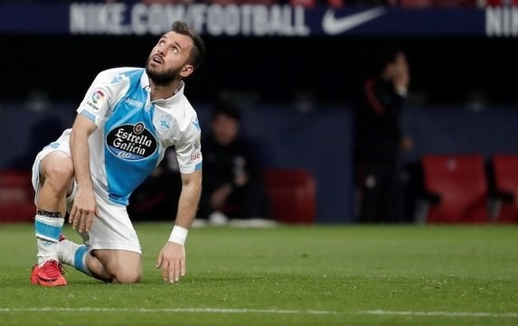 Bir yandan yeni sezon planlamasına da yapan Sarı-Kırmızılılar ilk transferini bitiriyor. İki yıl önce G.Saray'dan ayrılıp Deportivo'ya giden Emre Çolak yuvaya dönüyor.