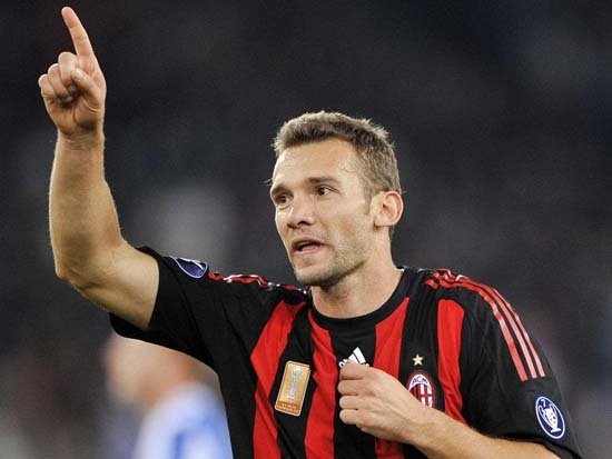ANDRY SHEVCHENKO
1997-1998 sezonunda Dinamo Kiev'de oynadığı dönemde Trabzonspor'a tavsiye edildi. Dönemin yönetimi 'Ünlü değil. ismi duyulmamış' diyerek Ukraynalı golcüyü istemedi. Milan'da zirveye çıktı...