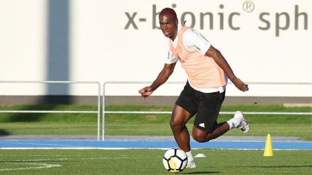 Beşiktaş, Flamengo’nun 7 milyon Euro önerdiği Hollandalı yıldız Ryan Babel'i, Domagoj Vida’nın transferine göre ya satacak ya da takımda tutacak. (Sabah)