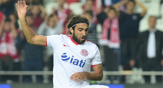 Sakıb Aytaç
Antalyaspor ile sözleşmesi sezon sonunda bitecek olan Sakıb, Süper Lig'de performansı ile geçer not alan sol beklerin başında geliyor. Beşiktaş ve Trabzonspor'un takip ettiği 26 yaşındaki oyuncu, Akdeniz ekibi ile ipleri kopartabilir.