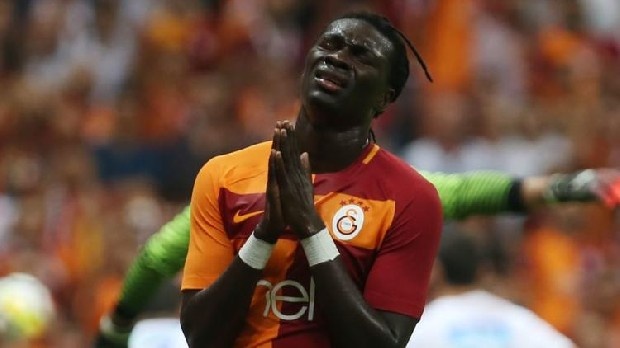 Transfer döneminin sona ermesine artık 6 gün kalırken Galatasaray, kadrosuna 1 değil 2 golcü takviyesi yapma kararı aldı. Bafetimbi Gomis’in Al Hilal’e transferi sonrasında Oumar Niasse, Anthony Modeste ve Danny Welbeck ile görüşen sarı kırmızılılar, bir de yerli golcü almak için temaslara başladı. Teknik direktör Fatih Terim, lejyoner bir santrforun yanı sıra Şampiyonlar Ligi, Türkiye Ligi ve kupayı da düşünerek forvet alternatiflerinin artırılması isteğinden vazgeçmedi. (Hürriyet)