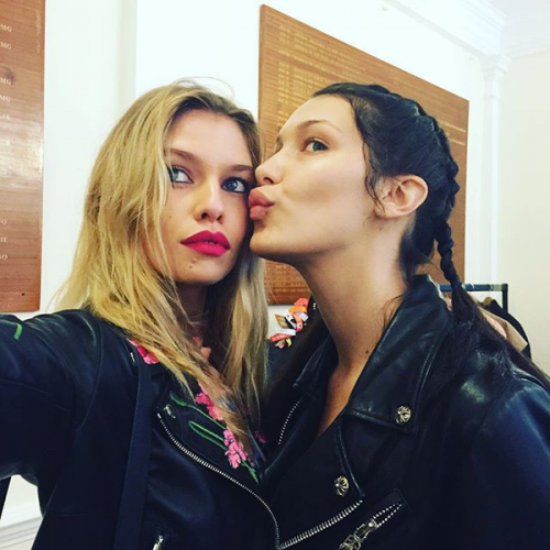 Belçikalı model Stella Maxwell, bir yılı aşkın süredir Alacakaranlık serisiyle tanınan aktris Kristen Stewart ile beraber.