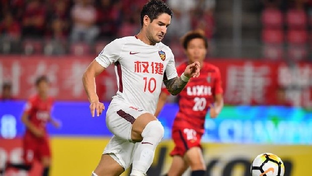 Çin Ligi ekibi Tianjin Quanjian forması giyen Brezilyalı yıldız Alexandre Pato, menacerler aracılığıyla Kara Kartal’a önerildi, yönetim harekete geçti. 29 yaşındaki futbolcuya yeşil ışık yakan Siyah-Beyazlılar, başarılı golcüyü kiralık olarak renklerine bağlamak istiyor. (Fanatik)