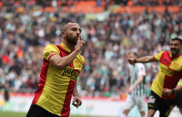 Yasin Öztekin - Gözteoe
Göztepe`nin etkili futbolcularından Yasin Öztekin ile Abdullah Avcı ilgileniyorr ve Beşiktaş`ta görmek istiyor.