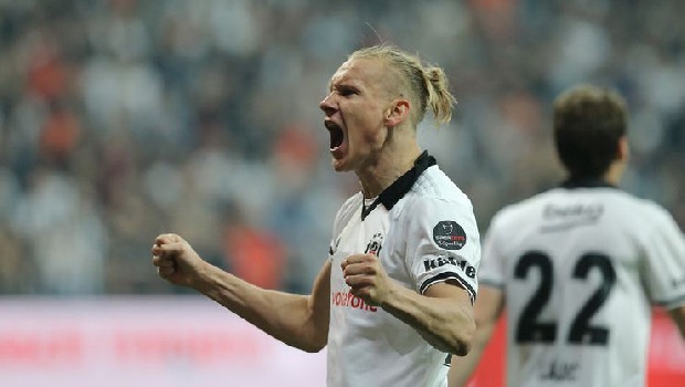 Beşiktaş’ın yıldız stoperine Wolverhampton’ın ardından Premier Lig’e yeni yükselen Norwich City de talip oldu. Hırvat futbolcu için teklif edilen bonservis bedelinin 10 milyon Euro (65 milyon TL) seviyesinde olduğu konuşuluyor. (Fanatik)