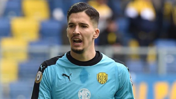 Fenerbahçe Tekbik Direktörü Ersun Yanal'ın kale için düşündüğü isimlerin başında Ankaragücü'nden Altay Bayındır geliyor.. (A Spor)