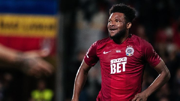 Fatih hocanın talebi üzerine golcü transferi çalışmalarına hız veren Sarı-Kırmızılı yönetim, Sparta Prag’ın yıldızı Benjamin Tetteh’in bonservisini alabilmek için önümüzdeki günlerde Çekya’ya temsilci gönderecek. (Fanatik)