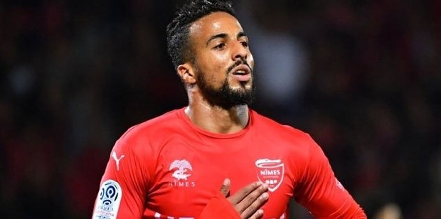 Süper Lig'de geçen sezon oynadığı futbolla beğeni toplayan Trabzonspor, bütçesine uygun forvet aramayı sürdürüyor. Marcus Berg'in yüksek bir rakam istemesi üzerine rotasını eski gözdesi Rachid Alioui'ye kıran bordo- mavililer, Nimes ile kontratı sona eren Faslı forvetle görüşmeleri sıklaştırdı. Karadeniz ekibi, 27 yaşındaki futbolcuya ilk teklifini yapmış ancak "Evet" yanıtı alamamıştı. Diğer adaylarla yaptığı pazarlıklardan da olumlu sonuç alamayan Trabzonspor bir kez daha Alioui ile masaya oturdu. Tecrübeli forvete yaptığı teklifi güçlendiren Karadeniz temsilcisi, Faslı yıldızdan bu kez pozitif bir cevap bekliyor... (Fotomaç)