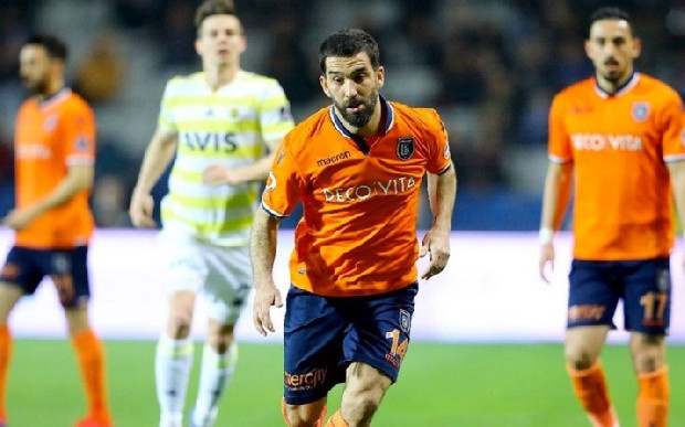 Eski İçişleri Bakanı Mehmet Ağar'ın isteğiyle Abdurrahim Albayrak ve teknik direktör Fatih Terim, Arda Turan'ın Galatasaray'a dönmesi konusunda görüştüler ancak milli futbolcu için yapılan zirveden olumlu sonuç çıkmadı.