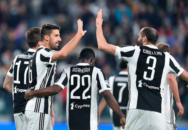 Serie A'da şampiyonluğa koşan Juventus, aynı zamanda Şampiyonlar Ligi'ni de garantiledi.