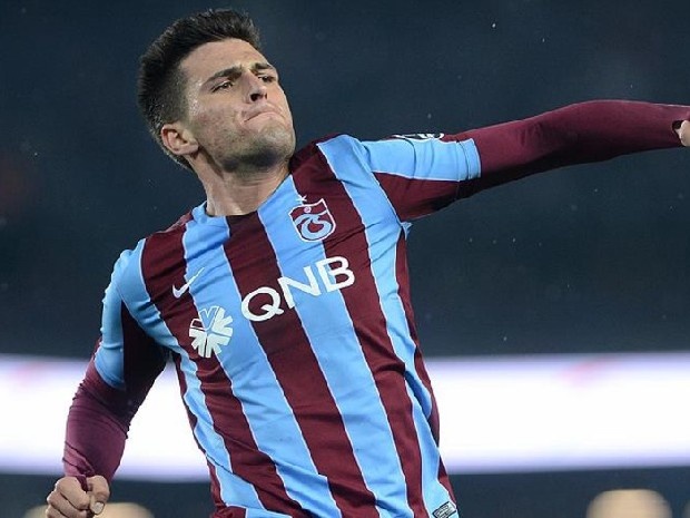 Futbolcunun sözleşmesindeki madde
Sözleşmesinde yer alan “8 Milyon 250 Bin Euro serbest kalır” maddesinin Avrupa kulüplerini kapsadığı Okay, transferiyle ilgili gelişmeleri menajerinin takip ettiğini bu konuda hiçbir yorum yapmadığını ve yapmayacağını da belirtti.