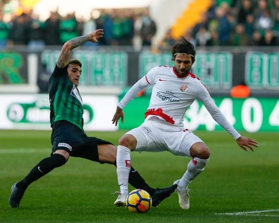 4 sezondur Antalyaspor forması giyen Sakıb, bu sezon kırmızı beyazlı formayı 30 maçta giyerken, 4 asist yaptı.