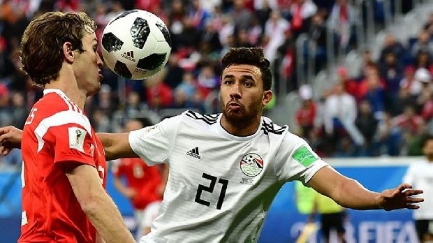 Galatasaray'dan yeni Trezeguet hamlesi. 900 bin euroluk vergisiyle beraber çıkış maddesi 5.9 milyon euroya gelen Trezeguet’i yüksek maliyeti nedeniyle askıya alan Galatasaray, Mısırlı futbolcu için yeniden harekete geçiyor. (Milliyet)
