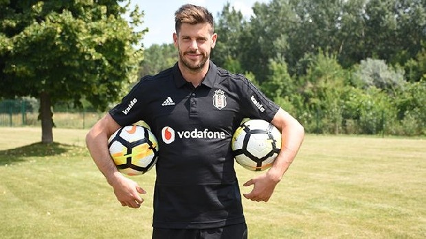 Fabri: Bonservissiz Beşiktaş'a geldi. 6 milyon Euro karşılığında Fulham'a transfer oldu.