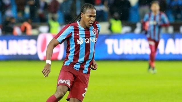 GÖZDE
Kolombiyalı golcü, daha önce Göztepe, Konyaspor ve Alanyaspor'un gündemine gelmiş ancak bonservis sorunu ve Trabzonspor'un bırakmaması nedeni ile transferleri gerçekleşmemişti.