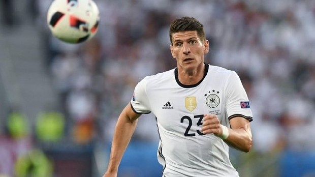 Galatasaray, Beşiktaş'ta gösterdiği performansla  Siyah-Beyazlı taraftarların kalbinde yer eden Mario Gomez'i kiralık olarak kadroya katmak için düğmeye bastı. (Fotomaç)