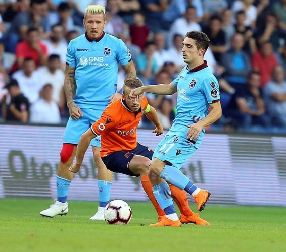 Genç oyuncu henüz A Milli Takım formasını giyemese de genç milli takım kategorilerinde toplam 57 kez forma giyip 3 gol atma başarısı gösterdi.