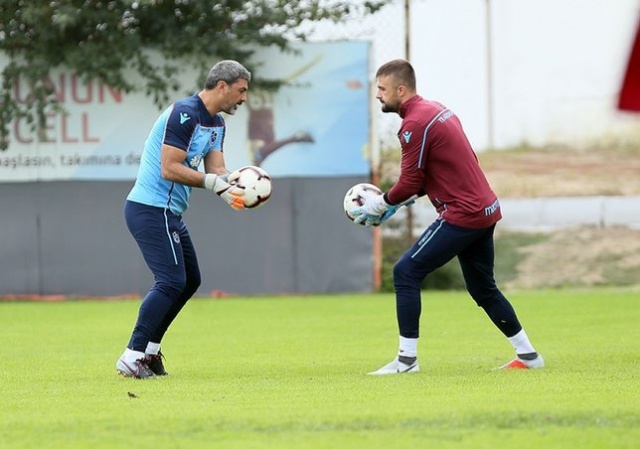 Futbolcular kendi aralarında düzenledikleri toplantıda galibiyet için söz birliği yaptı.