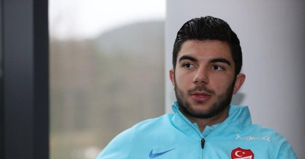 Beşiktaş Yönetimi Göztepe’nin listesinde yer alan 19 yaşındaki oyuncu için Fortuna Düsseldorf’a teklif yaptı.. Kartal listesine sürpriz bir ismi aldı. Almanya'nın Fortuna Düsseldorf takımında oynayan ve Göztepe'nin de listesinde olan Muhayer Oktay Beşiktaş'ın radarına girdi. Siyah-Beyaslı yönetim 19 yaşındaki oyuncu için Alman kulübüne teklif yaptı. (Takvim)