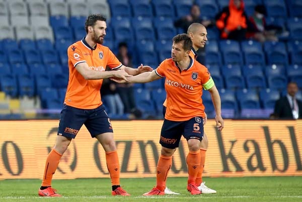 üsabakada Başakşehir'in 2-1 üstünlüğüyle tamamlandı.
