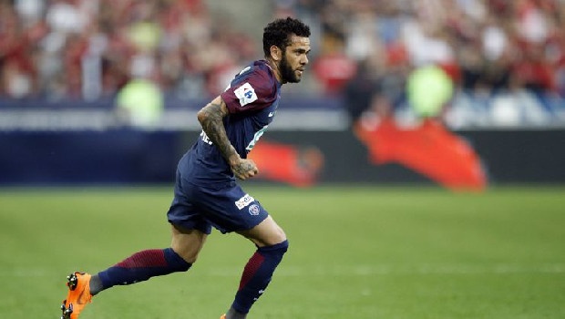 36 yaşındaki Brezilyalı sağ bek Dani Alves'in, menacerler tarafından Fenerbahçe’ye önerildiği iddia edildi. (Fanatik)
