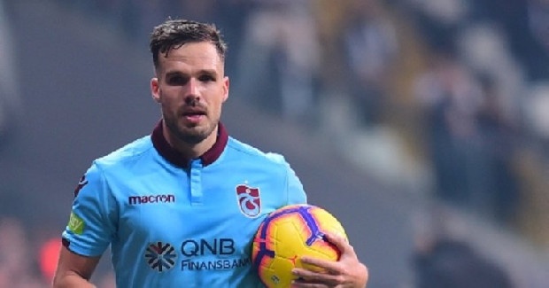 Geçen sezon devre arasında Karadeniz ekibine gelen 29 yaşındaki oyuncu bu sezon 7 lig ve 6 Avrupa Ligi maçında görev aldı, 2 gol atarken, 1 de asist yaptı.

(Star)