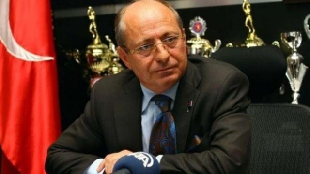 Önder Bülbüloğlu kimdir?
Muharrem Usta yönetiminde yer alan ve istifa eden isimlerden biri olan Önder Bülbüloğlu 1961 yılında Ankara’da doğmuştur. 1985 yılında İTÜ Makine Mühendisliğini bitirmiştir. Bülbüloğlu Holding’in yönetim kurulu başkanı olan Önder Bülbüloğlu aslen Trabzonlu’dur ve Trabzon Kültür ve Dayanışma Derneği Başkanlığı görevini de yapmıştır.
