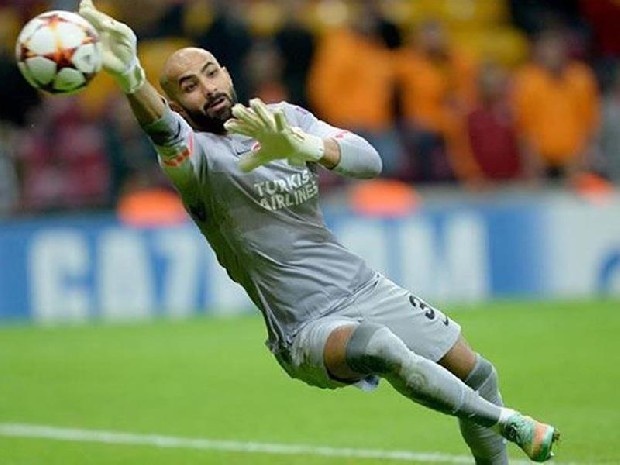 Belçika basını, Galatasaray'ın eski kalecisi Sinan Bolat'ı yeniden transfer etmek için harekete geçtiğini yazdı. Haberlerde milli kaleciyi teknik direktör Fatih Terim'in çok istediği belirtildi. (Fanatik)
