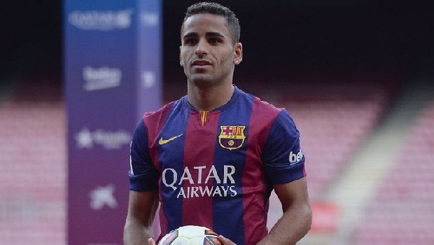 Barcelona, geçen sezonu Benfica'da geçiren 27 yaşındaki sağ kanat oyuncusu Douglas'ın kiralanması konusunda Sivasspor ile anlaşmaya varıldığını açıkladı.