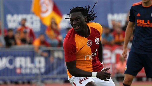 Galatasaray'ın Fransız golcüsü Bafetimbi Gomis, yıllık ücretinin net 4.5 milyon euroya çıkarılmasını istedi. (Milliyet)