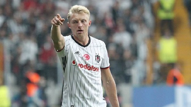 Andreas Beck: Hoffenheim'dan 1.75 milyon Euro'ya transfer oldu. 2 sezon sonra 2.5 milyon Euro'ya Stuttgart'a satıldı.