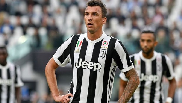 Tuttomercatoweb yazarı Gaetano Mocciaro, Beşiktaş’ın Mandzukic girişimini yorumladı: Mario; Higuain'in Milan'a transferi sonrasında santrfor hattının 1 numaralı adayı haline geid. Mantıken Juve'nni onu bırakmaması lazım. Ancak Juventus'un Ronaldo ve Bonucci transferlerini göz önünde bulundurursak, her şeyin mümkün olabileceğini söyleyebiliriz.