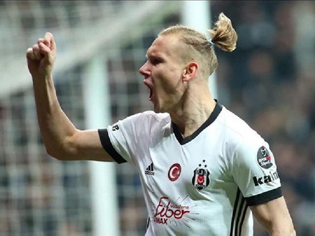 Beşiktaş, Arsenal’e 20 milyon Euro'ya satmak için görüşmeler yaptığı Vida’nın fiyatını 17 milyon Euro'ya indirdi. Monaco devreye girdi. (Fanatik)