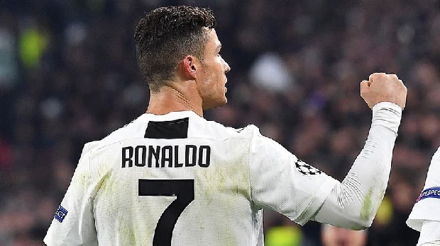 Bu sezon ligin ilk 12 haftasında sadece 5 gol atan, 3 Aralık 2019’da Messi’ye kaptırdığı Ballon d’Or’dan sonra ise vites attırıp 2 aylık süreçle 14 gol atan Ronaldo, Avrupa’da tam 21 futbolcunun gerisinde kaldı. 23 gol atıp, 3 asist yaparak 26 kez skora etki eden 35 yaşındaki Ronaldo’yu geçenlerin arasında Trabzonspor’un Norveçli gol makinesi Alexander Sörloth da bulunuyor.
