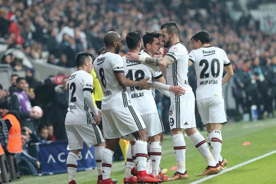 Sezon sonunda kadrosunda ciddi bir revizasyona gitmeyi planlayan Beşiktaş'ta başkan Fikret Orman ve ekibi, kadroda birçok isim ile yollarını ayıracak. İşte yolları ayrılması beklenen isimler... (Sporx)