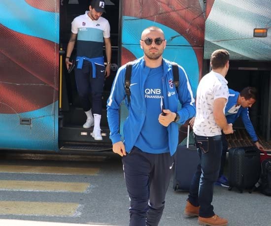 Trabzonspor'un golcü futbolcu Burak Yılmaz, yeni dövme yaptırdı. Burak Yılmaz, yeni dövmesini sosyal medya hesabında takipçileriyle paylaştı.
