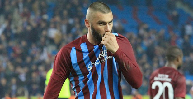 Beşiktaş Yönetimi ve teknik heyetle yaşadığı ciddi sorunlar nedeniyle süresiz olarak kadro dışı bırakılan Tolgay Arslan’la yollar ayrılıyor.