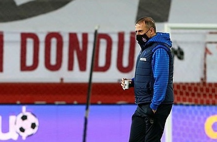 Fotomaç Gazetesi Genel Yayın Yönetmeni Zeki Uzundurukan, bordo mavililerin transfer gündemine dair flaş açıklamalarda bulundu.