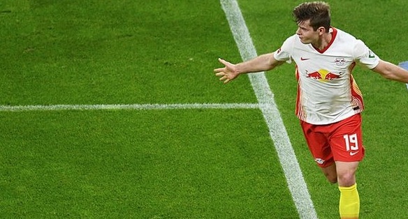 Uğurcan Çakır'a Avrupa'da Premier Lig takımlarının ilgisi var ama Premier Lig'e gidebilmesi için milli takımda oynaması gerekiyor.
